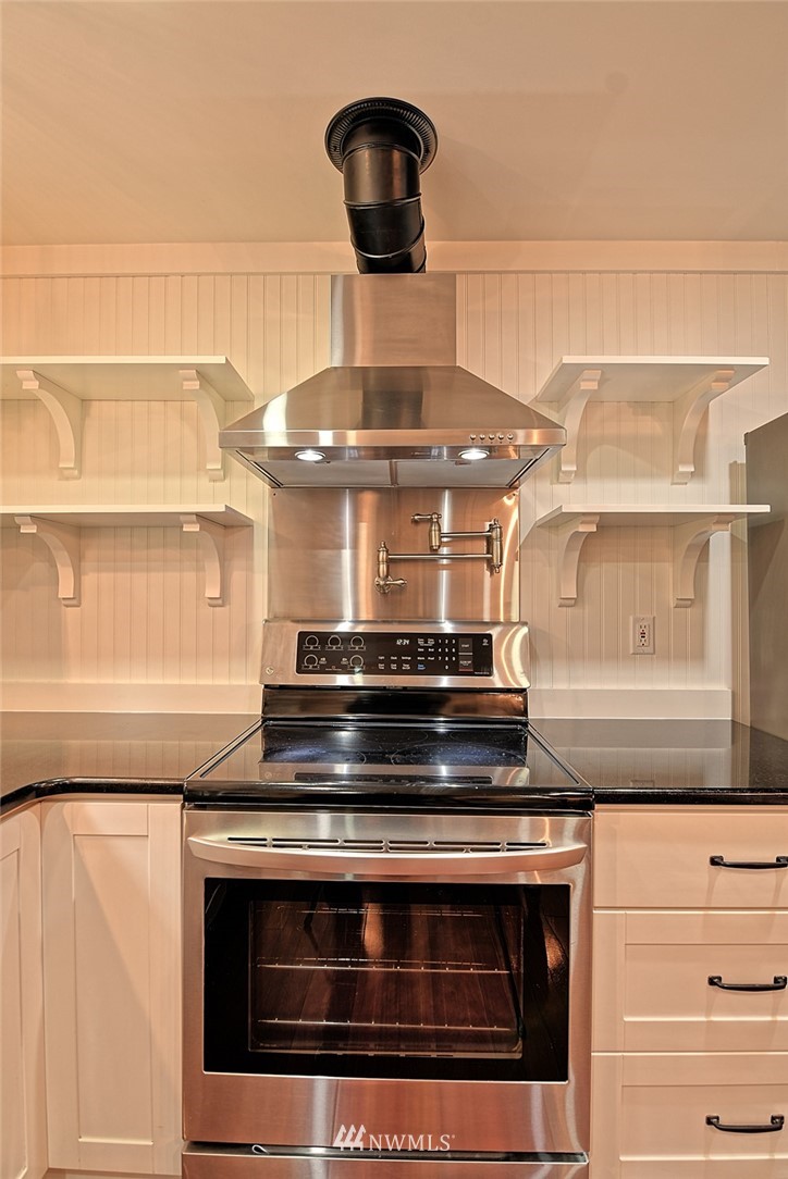5918 Robe Menzel Road Snohomish, WA 98290 - Photo 16 of 40 a stove top oven sitting inside of a kitchen