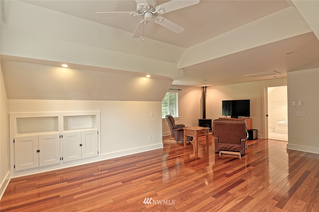 5918 Robe Menzel Road Snohomish, WA 98290 - Photo 28 of 40 a living room with furniture and a flat screen tv