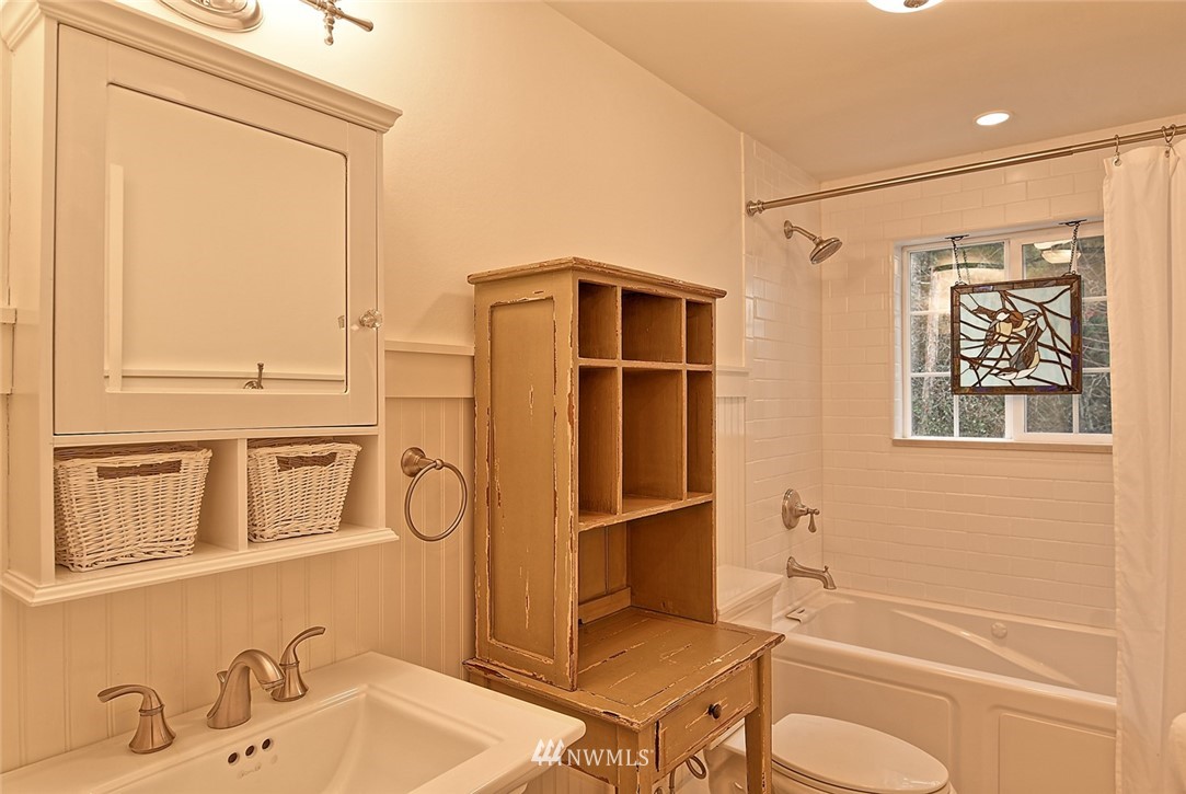 5918 Robe Menzel Road Snohomish, WA 98290 - Photo 31 of 40 a bathroom with a granite countertop toilet sink and shower