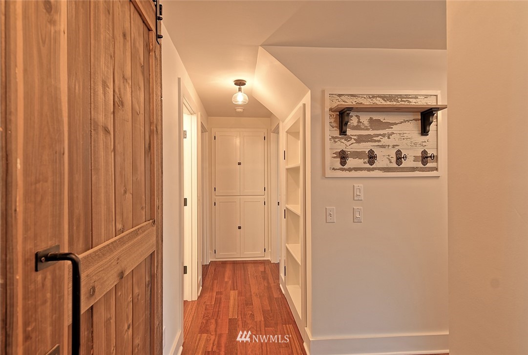 5918 Robe Menzel Road Snohomish, WA 98290 - Photo 32 of 40 a view of a hallway with wooden floor