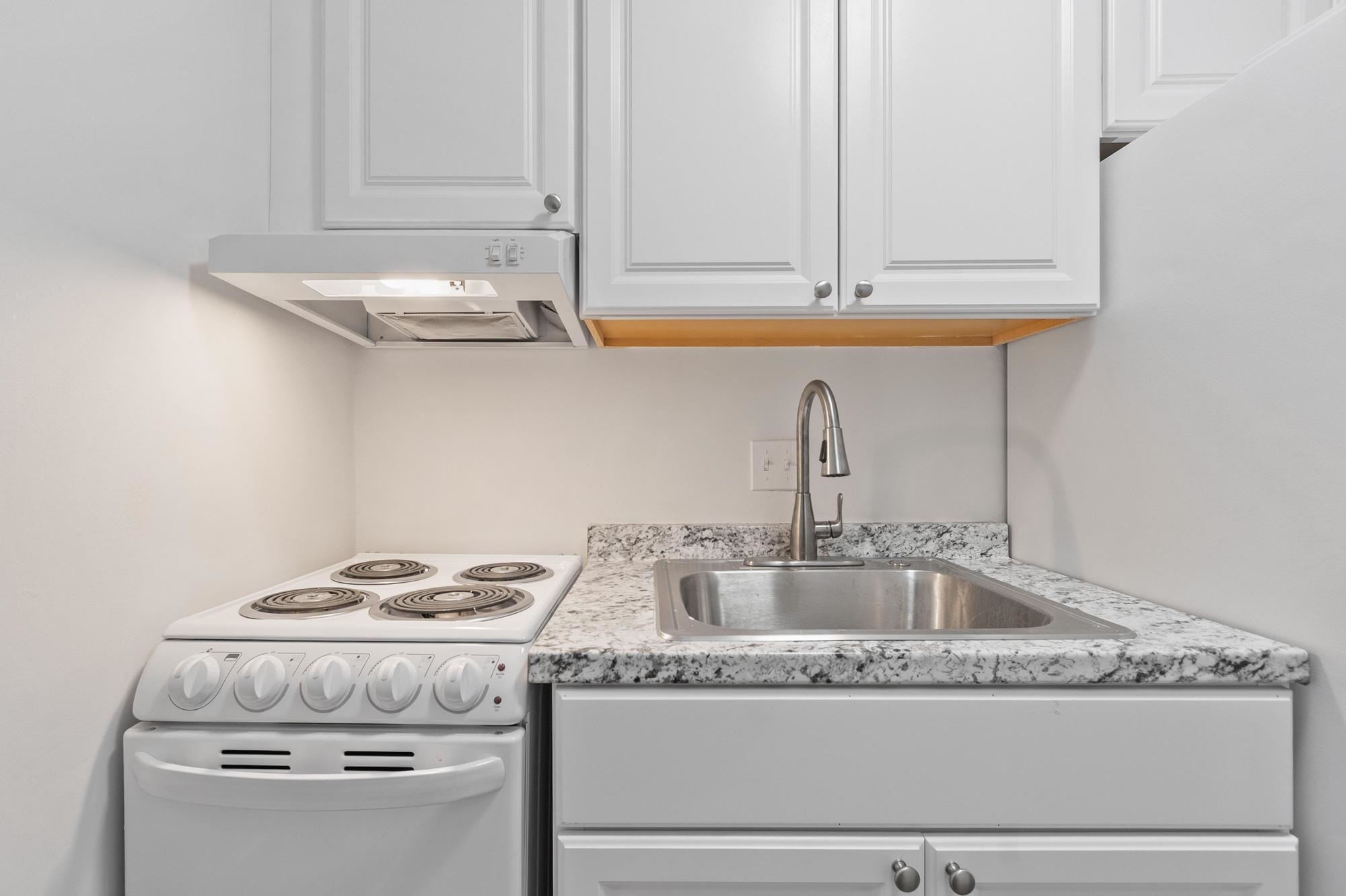 6 Strawberry Bank Road, Unit 5 Nashua, NH 03062 - Photo 14 of 32 Gallery Image 14