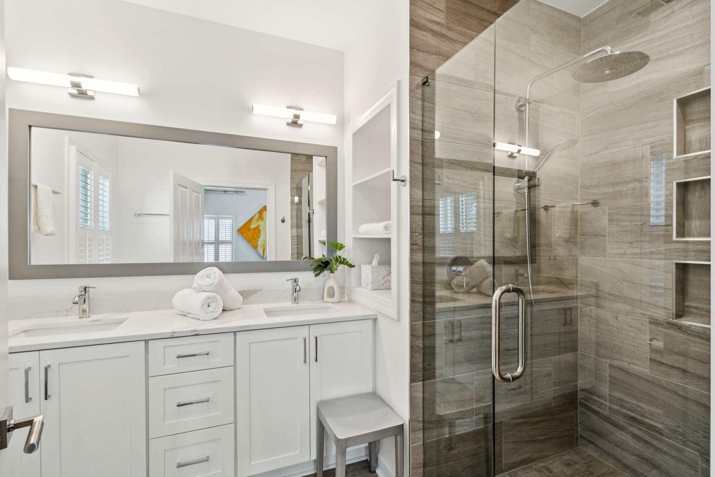 15 Elizabeth Street Charleston, SC 29403 - Photo 22 of 39 Owners' Bath