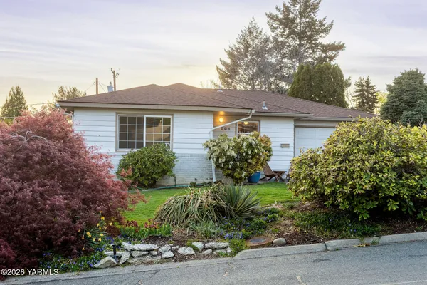 $315,000 | 806 North 24th Avenue, Yakima, WA 98902