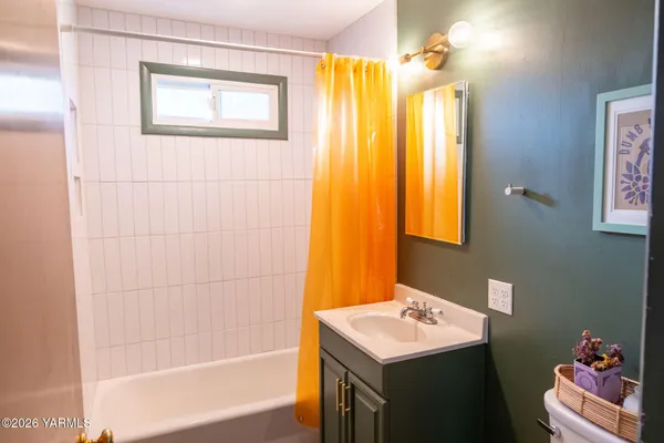 $315,000 | 806 North 24th Avenue, Yakima, WA 98902