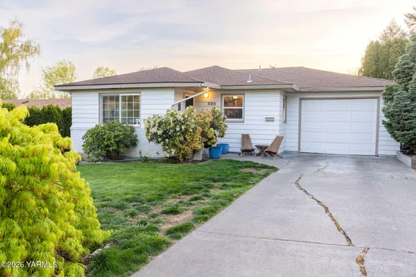 $315,000 | 806 North 24th Avenue, Yakima, WA 98902