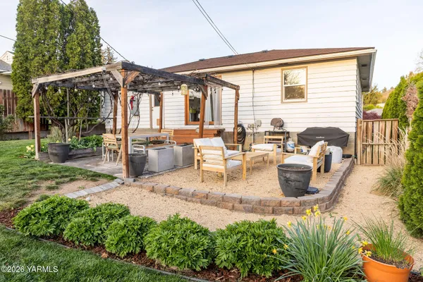 $315,000 | 806 North 24th Avenue, Yakima, WA 98902
