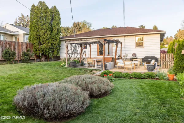 $315,000 | 806 North 24th Avenue, Yakima, WA 98902