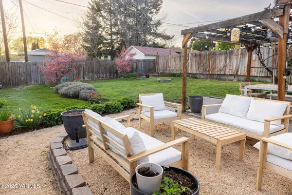 $315,000 | 806 North 24th Avenue, Yakima, WA 98902