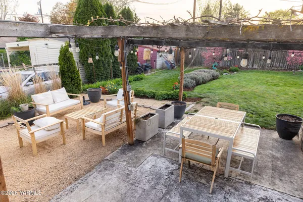 $315,000 | 806 North 24th Avenue, Yakima, WA 98902