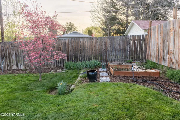 $315,000 | 806 North 24th Avenue, Yakima, WA 98902