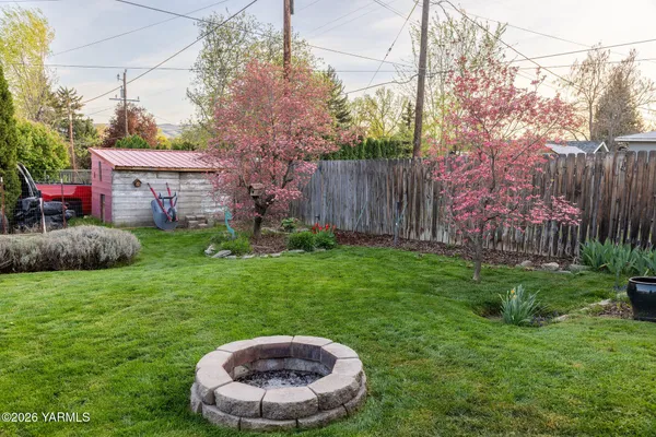 $315,000 | 806 North 24th Avenue, Yakima, WA 98902