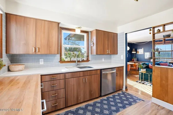 $315,000 | 806 North 24th Avenue, Yakima, WA 98902