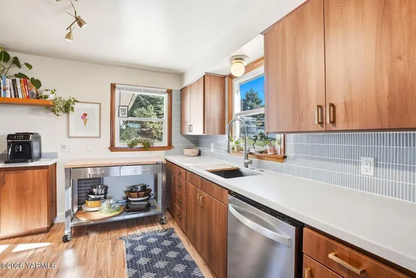 $315,000 | 806 North 24th Avenue, Yakima, WA 98902