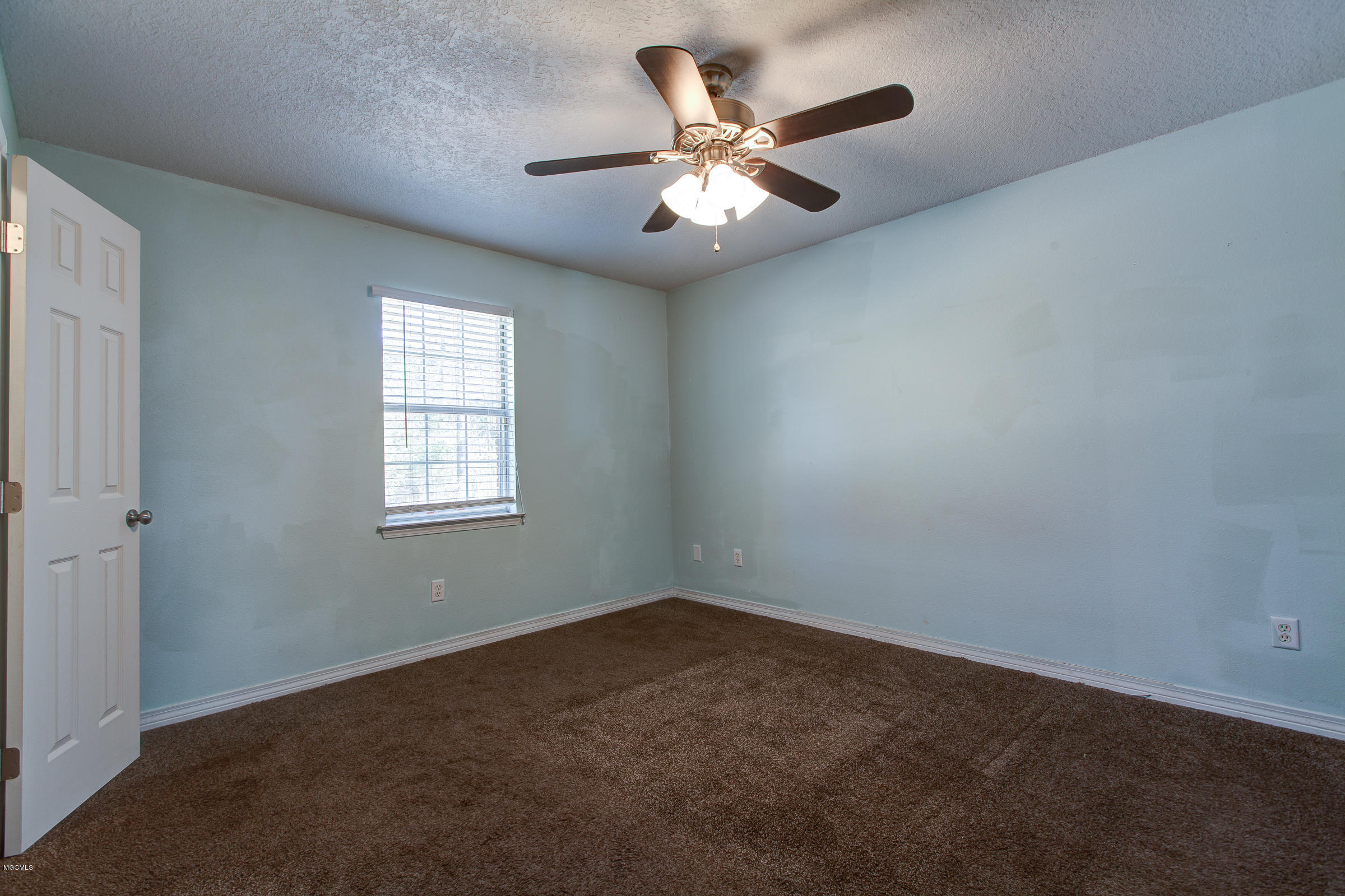 7812 Ridgecrest Circle Biloxi, MS 39532 - Photo 12 of 25 7218Ridgecrest-14