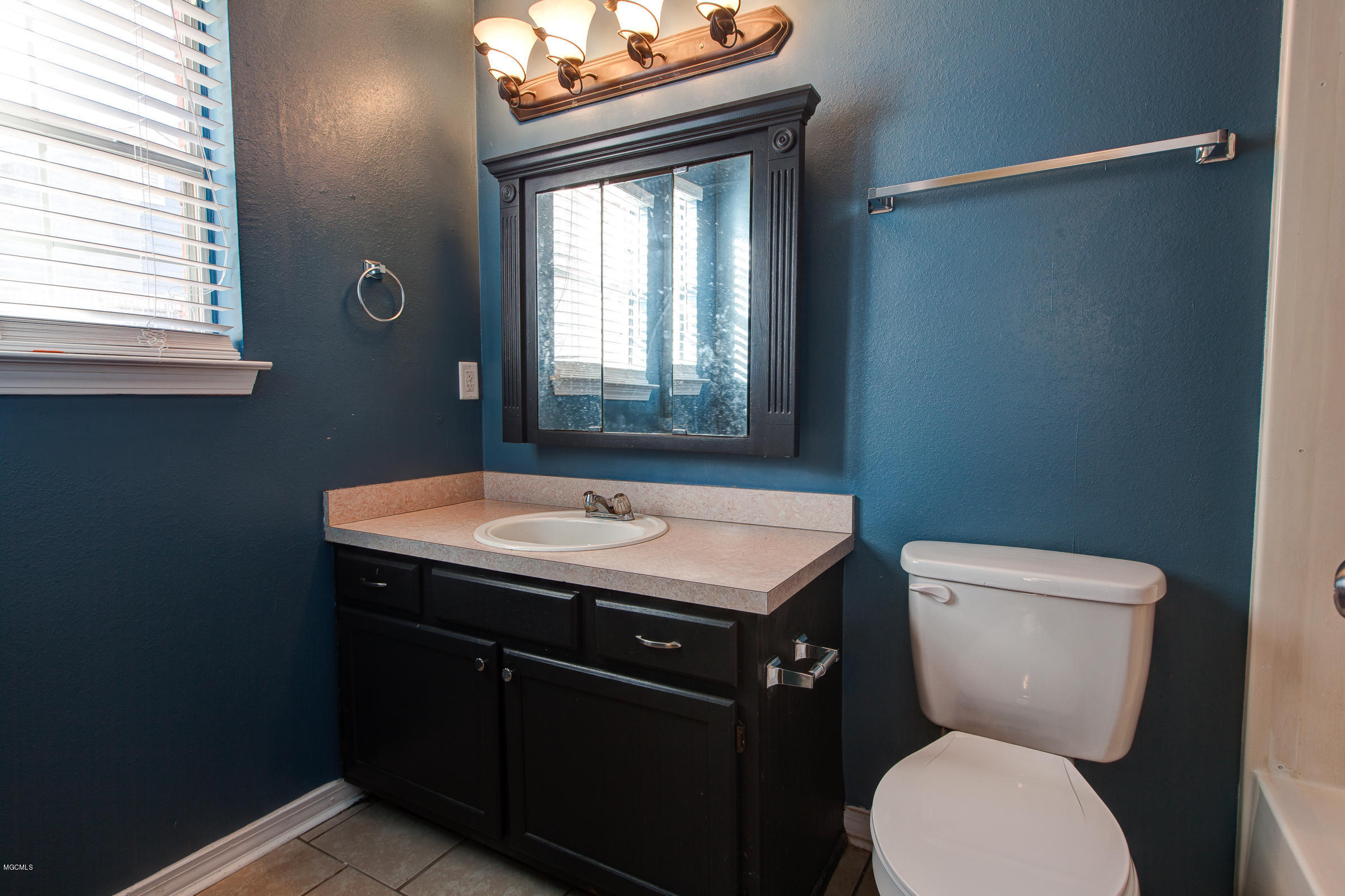 7812 Ridgecrest Circle Biloxi, MS 39532 - Photo 14 of 25 7218Ridgecrest-16