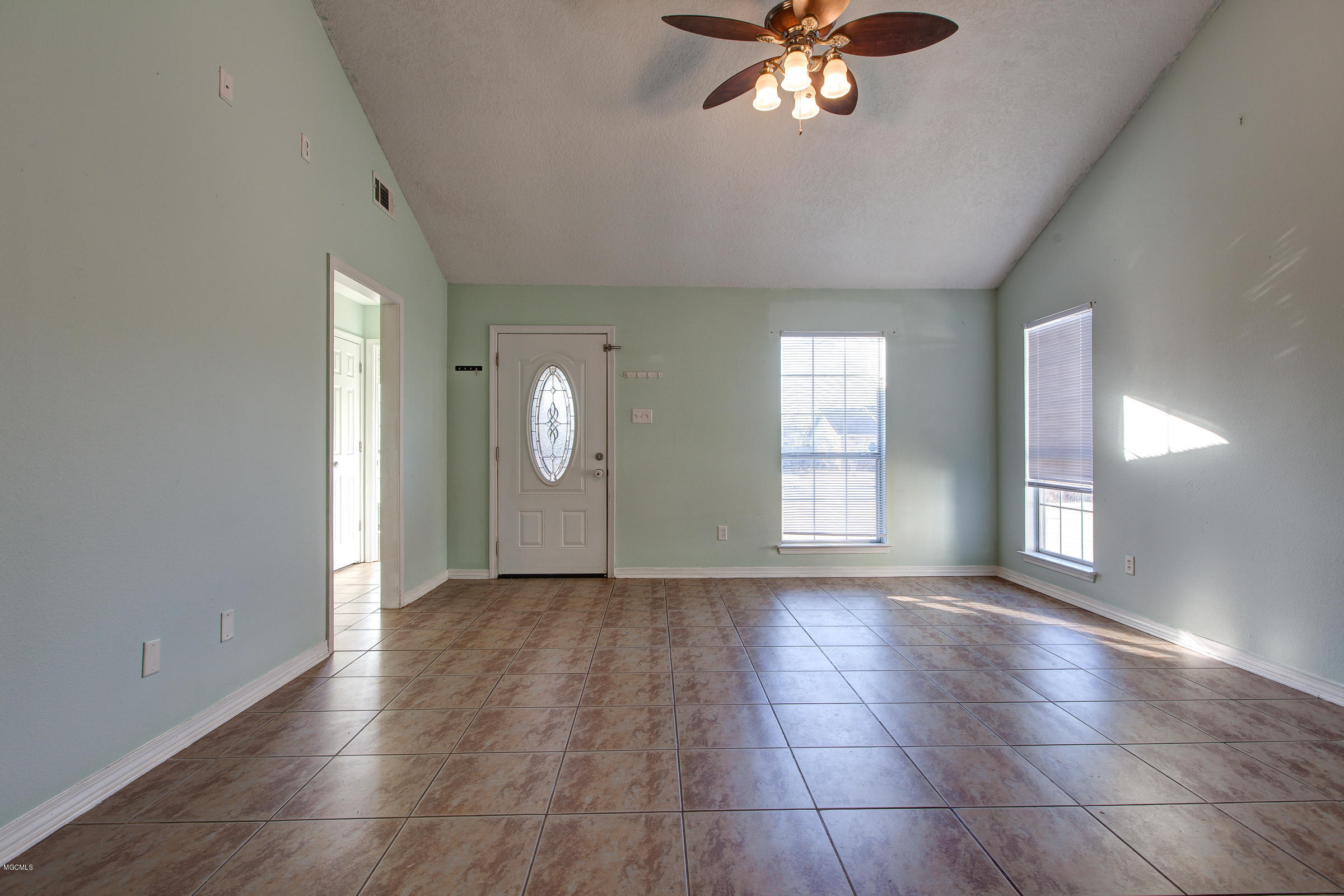 7812 Ridgecrest Circle Biloxi, MS 39532 - Photo 16 of 25 7218Ridgecrest-18