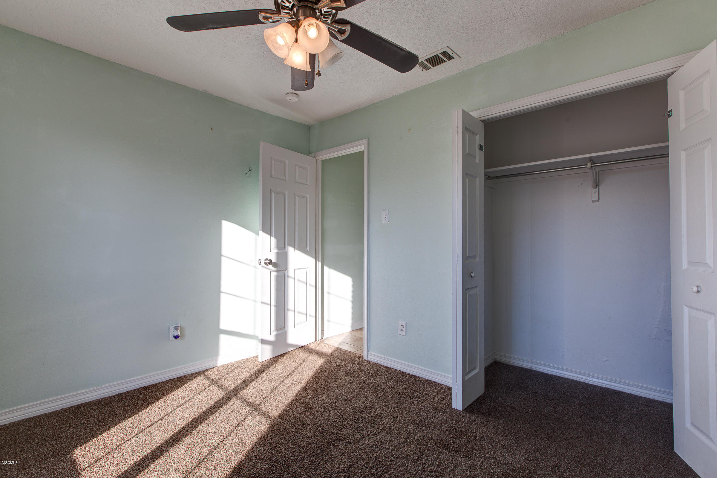 7812 Ridgecrest Circle Biloxi, MS 39532 - Photo 21 of 25 7218Ridgecrest-23