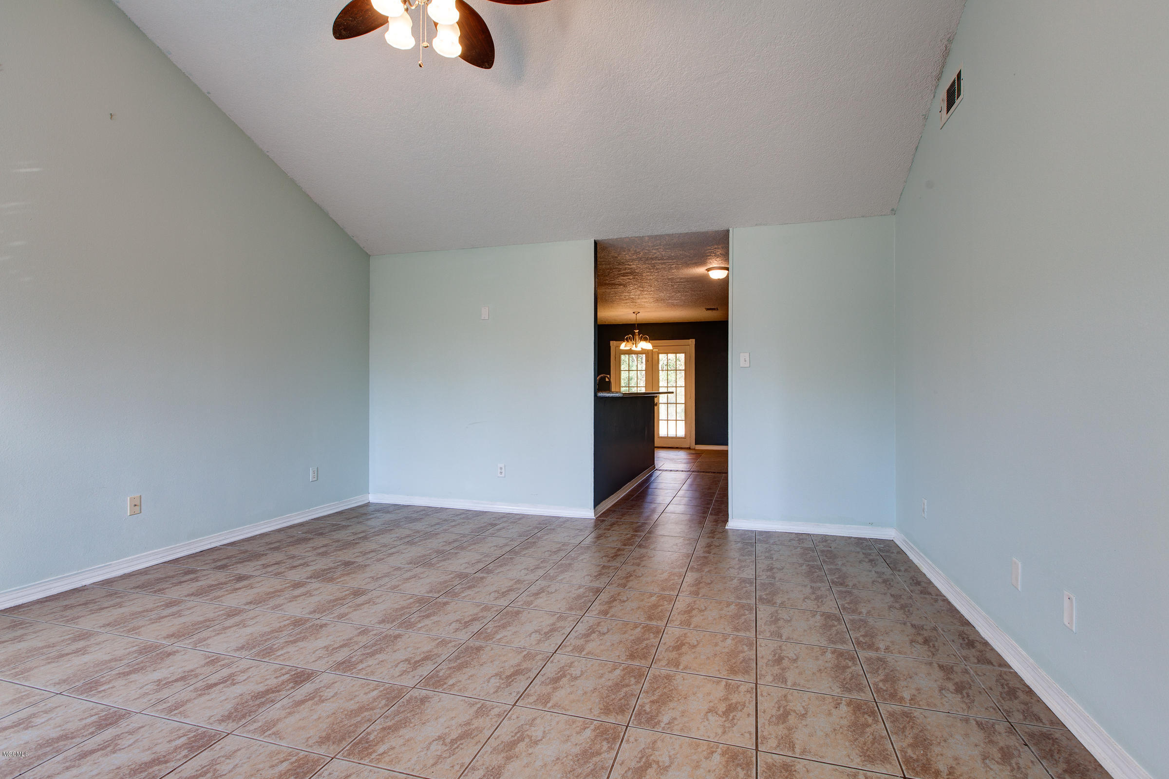 7812 Ridgecrest Circle Biloxi, MS 39532 - Photo 5 of 25 7218Ridgecrest-7