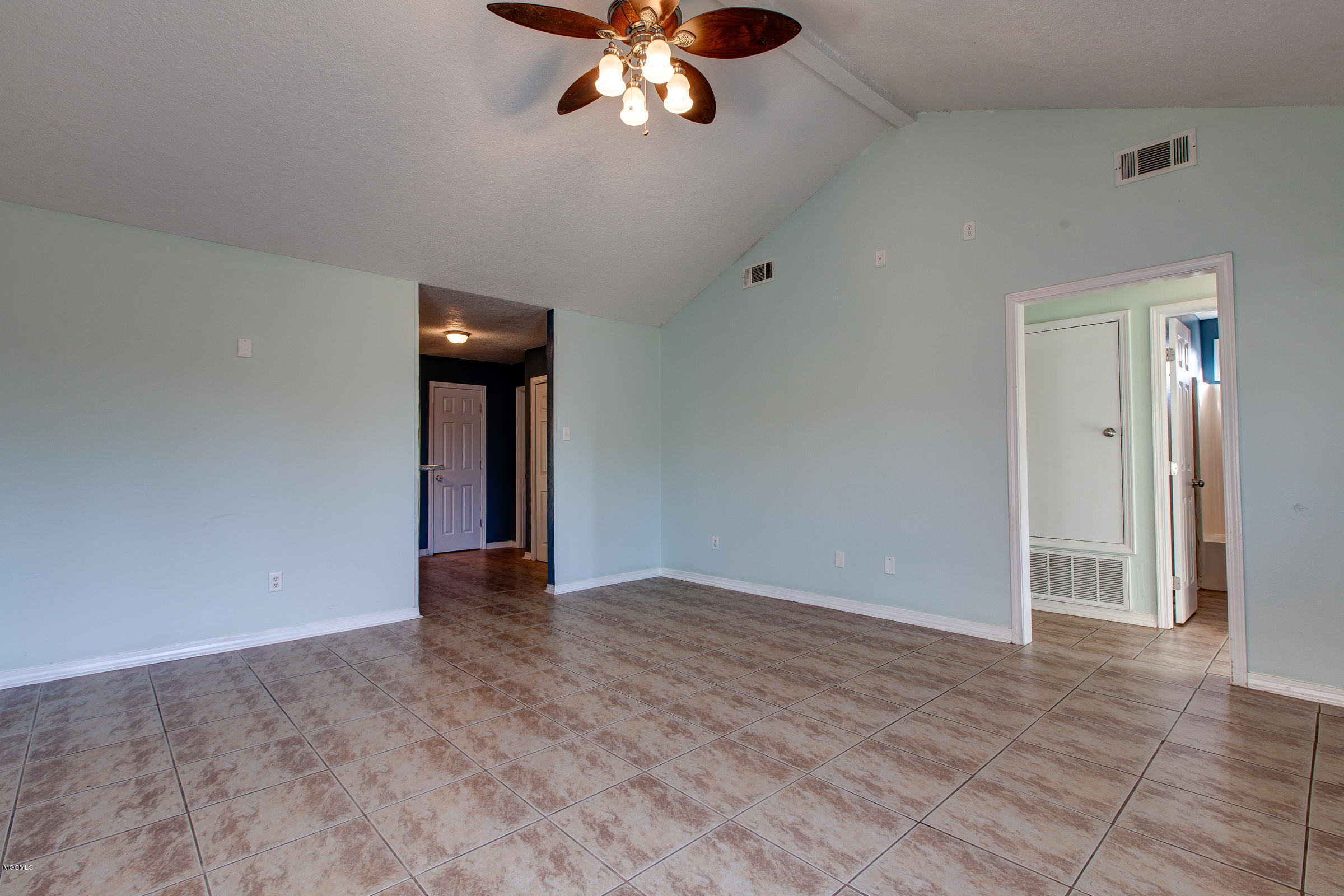 7812 Ridgecrest Circle Biloxi, MS 39532 - Photo 6 of 25 7218Ridgecrest-8