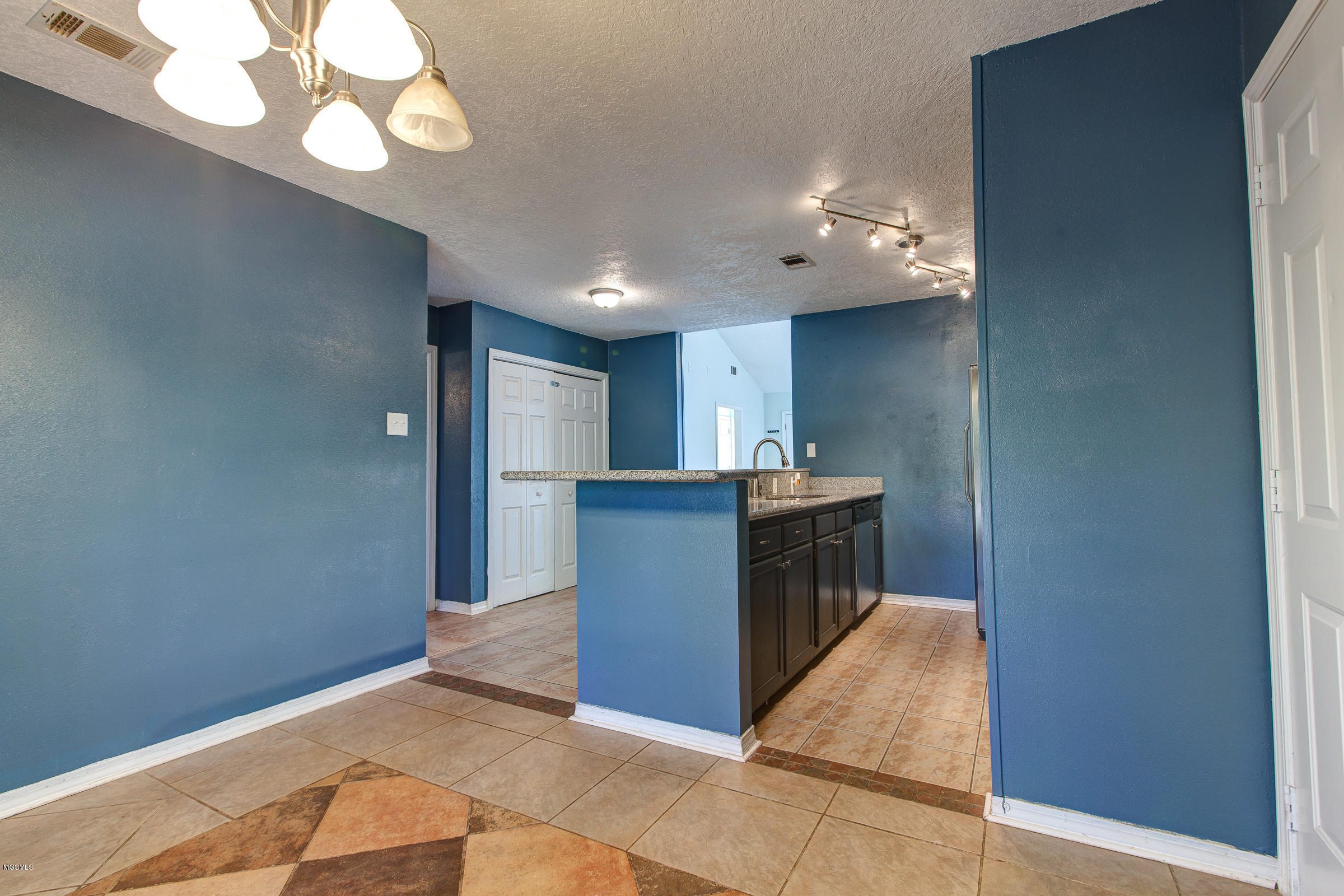 7812 Ridgecrest Circle Biloxi, MS 39532 - Photo 7 of 25 7218Ridgecrest-9
