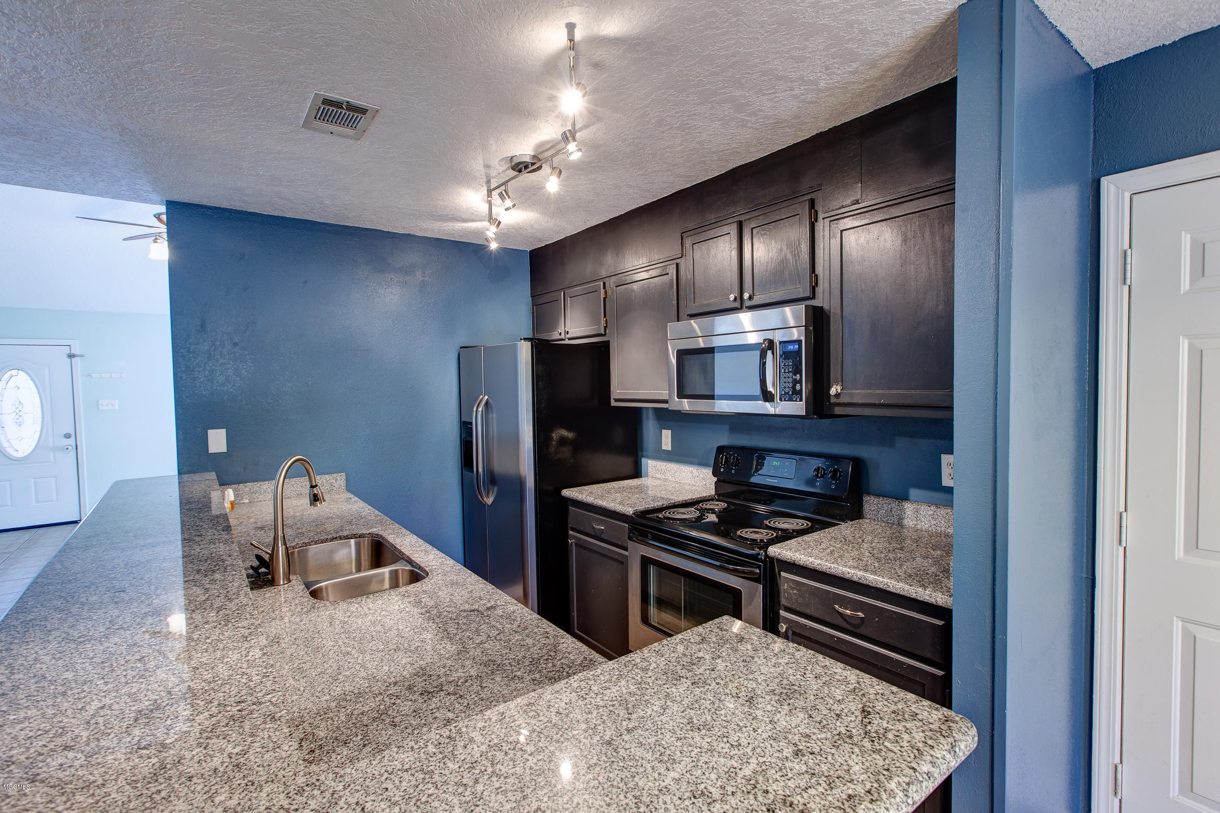 7812 Ridgecrest Circle Biloxi, MS 39532 - Photo 8 of 25 7218Ridgecrest-10