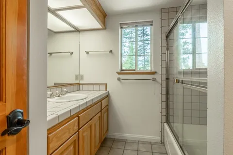 $1,600,000 | 272 Ridge Way, Mammoth Lakes, CA 93546