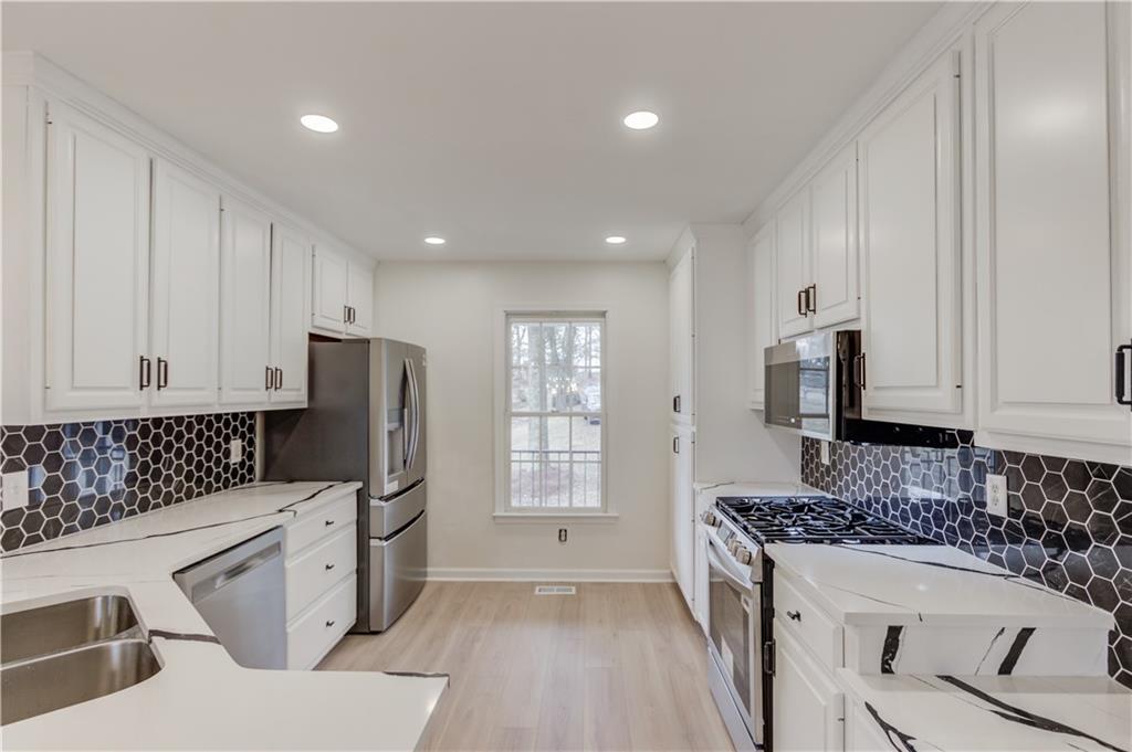 4900 Flat Creek Road Oakwood, GA 30566 - Photo 13 of 32