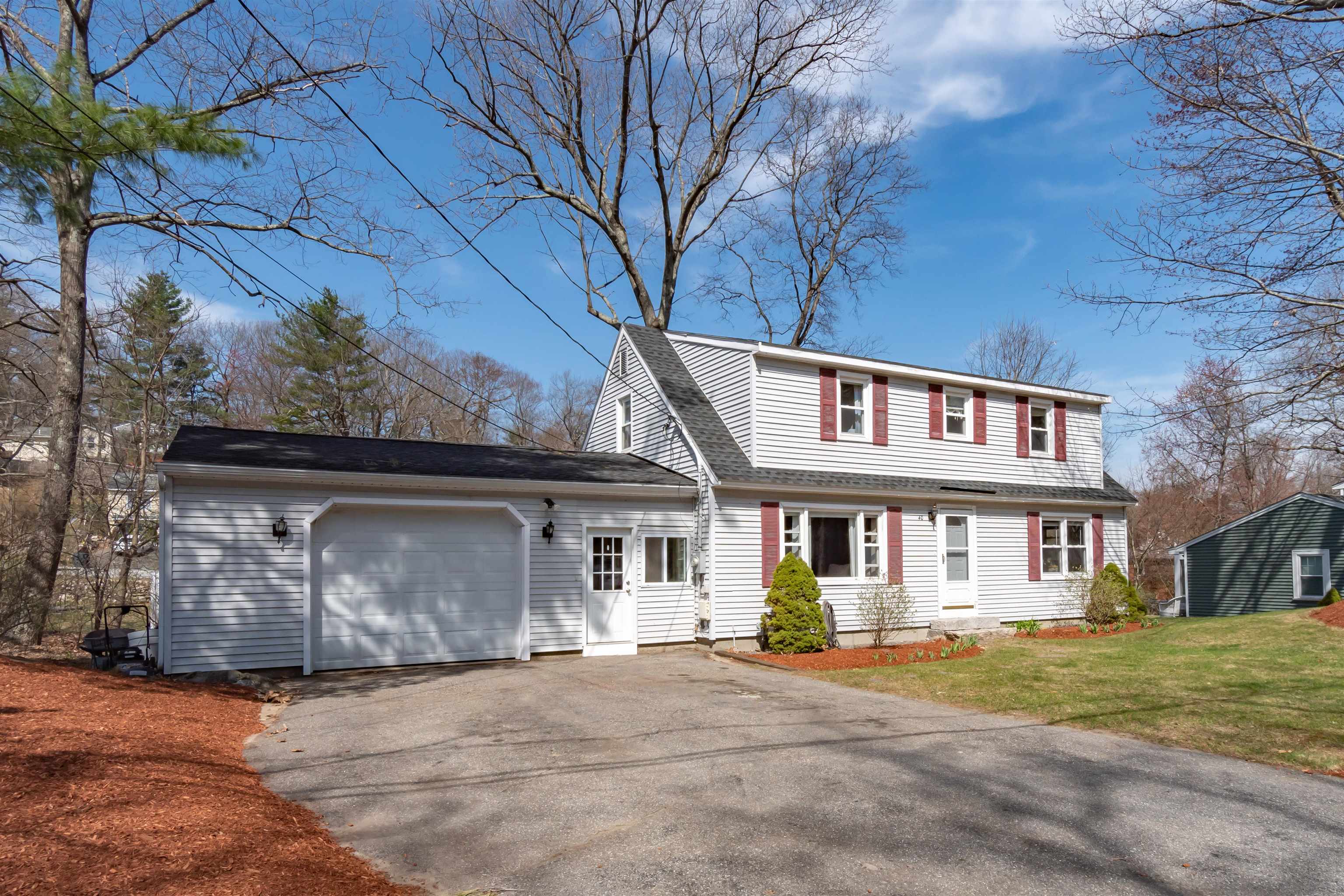 40 Wethersfield Road Nashua, NH 03062 - Photo 2 of 34