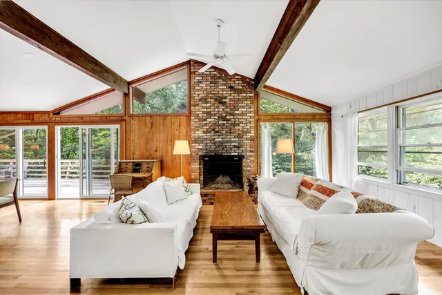 $4,000 | 44 Nobska Road, Woods Hole, MA 02543