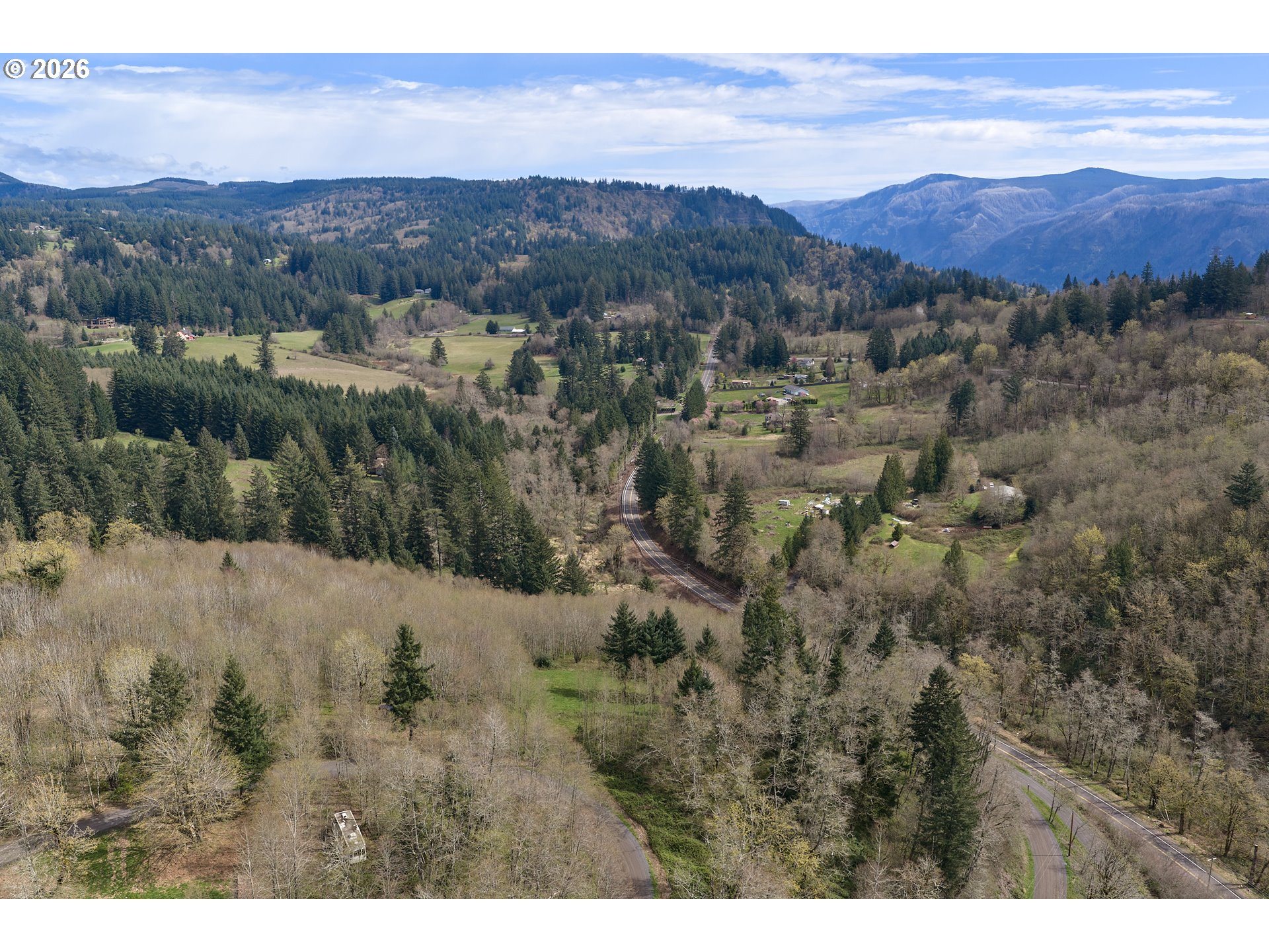 182 White Dog Road Washougal, WA 98671 - Photo 3 of 23 a view of city and mountain