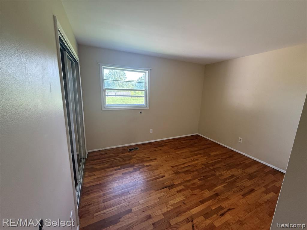 3040 West Hill Road Flint, MI 48507 - Photo 11 of 24