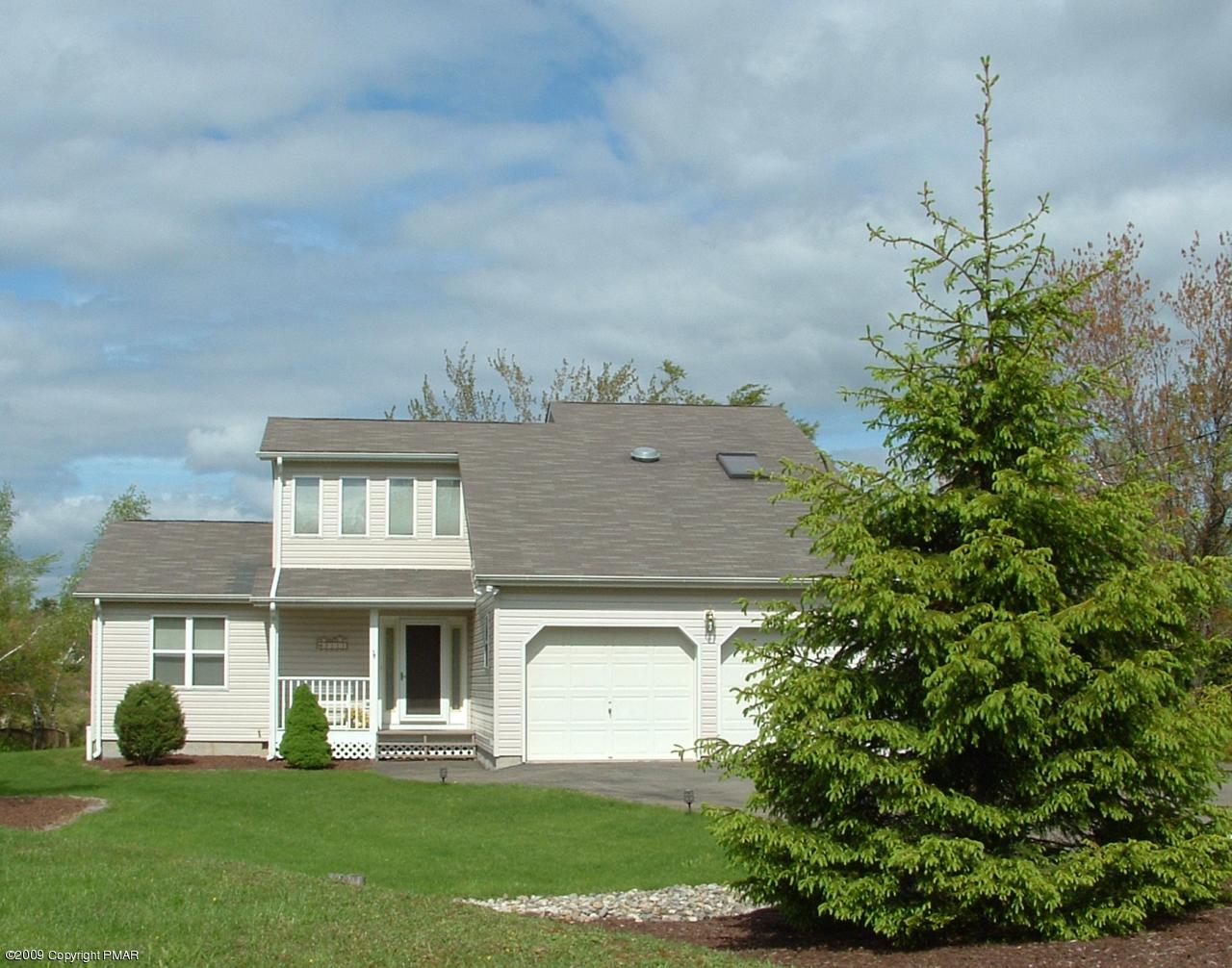 Spacious Surroundings on Lakefront