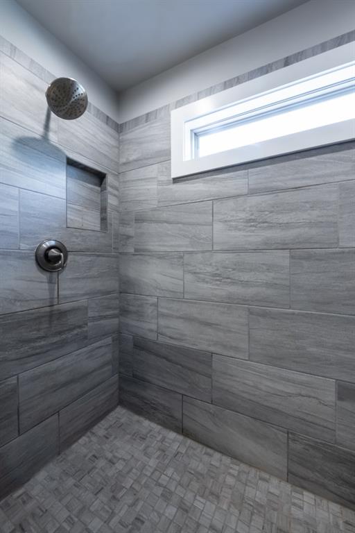 4062 Townsend Lane Atlanta, GA 30346 - Photo 26 of 52 a bathroom with a shower