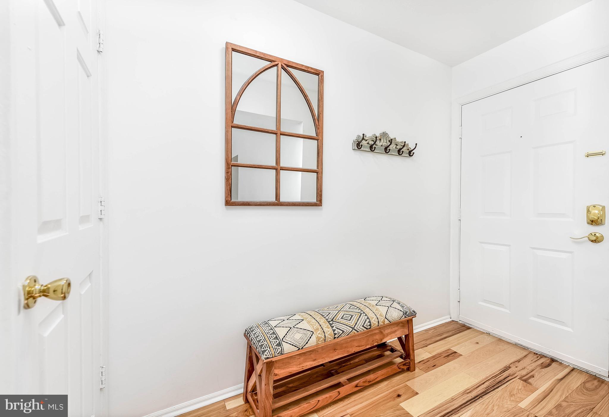 129 Fort Evans Road Southeast, Unit E Leesburg, VA 20175 - Photo 14 of 20 Attractive foyer for coming and going