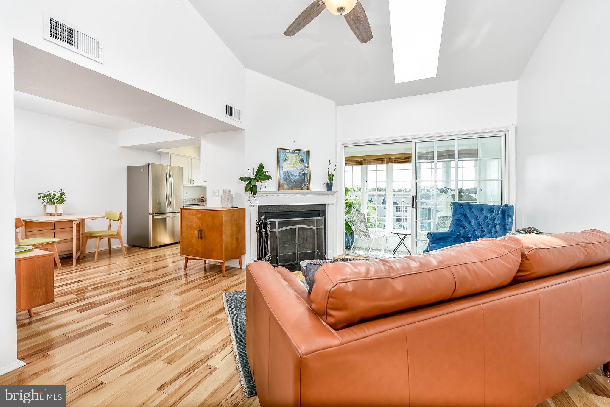 129 Fort Evans Road Southeast, Unit E Leesburg, VA 20175 - Photo 20 of 20 Open floor plan provides a spacious living area