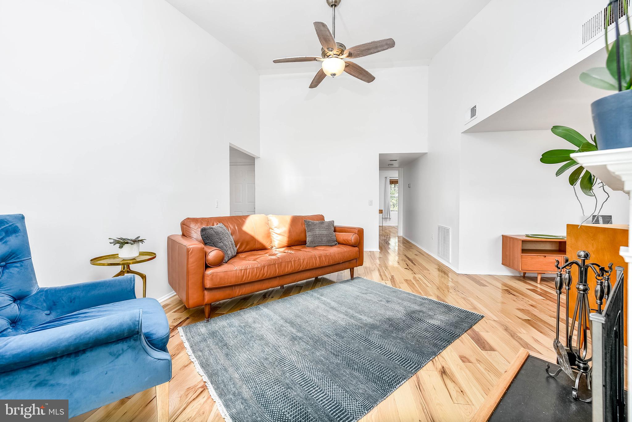 129 Fort Evans Road Southeast, Unit E Leesburg, VA 20175 - Photo 6 of 20 Stylish soaring ceiling & gleaming hardwood floors