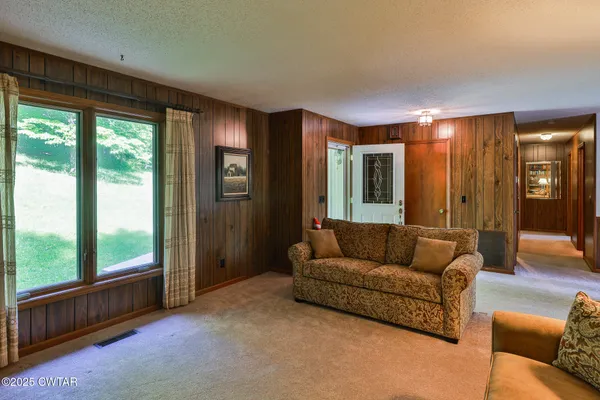 $1,075,000 | 300 Swan Bay Drive, Buchanan, TN 38222