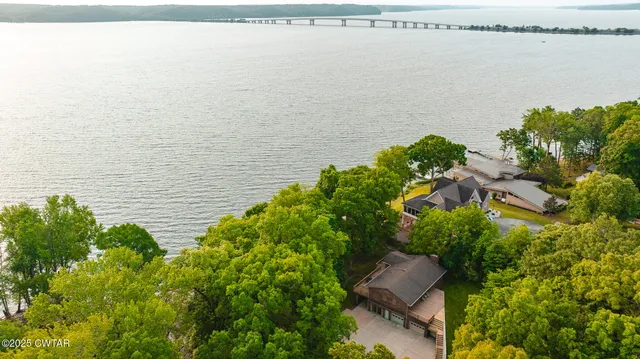 $1,075,000 | 300 Swan Bay Drive, Buchanan, TN 38222