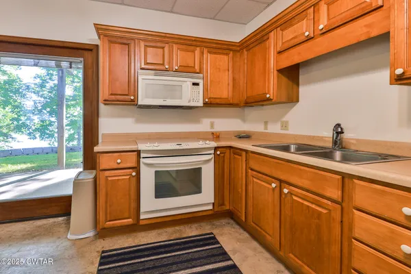 $1,075,000 | 300 Swan Bay Drive, Buchanan, TN 38222