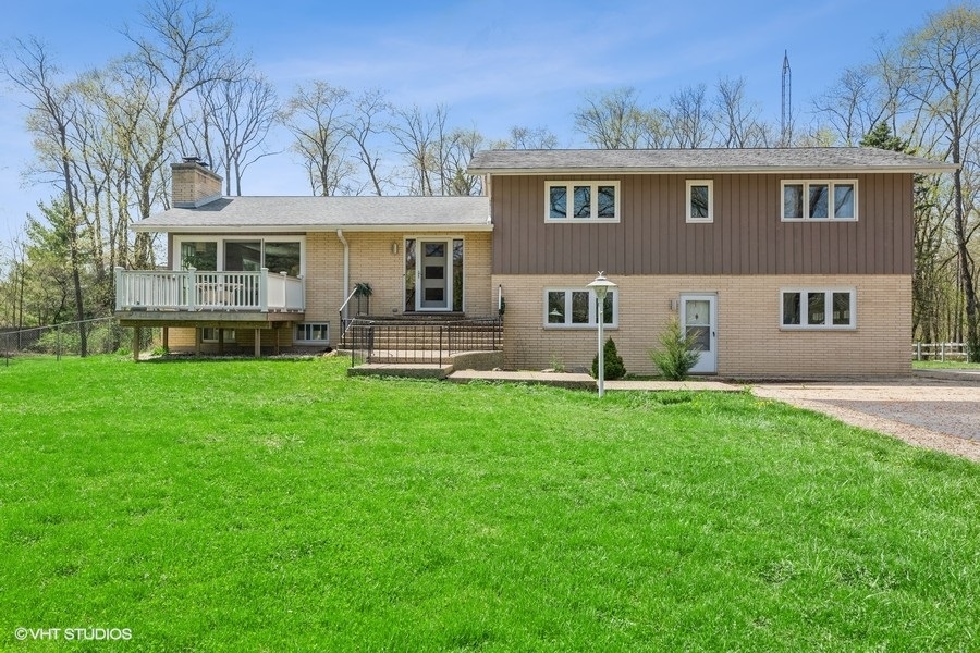 210 Brookhill Road Libertyville, IL 60048 - Photo 1 of 38