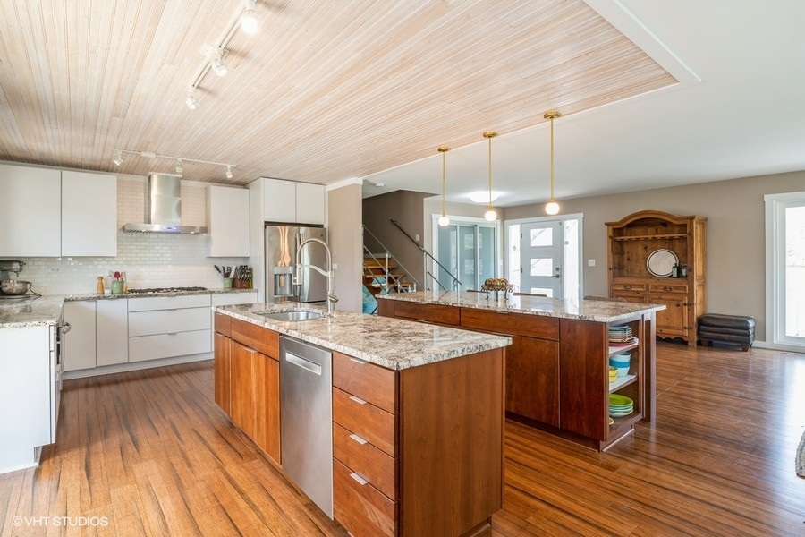 210 Brookhill Road Libertyville, IL 60048 - Photo 3 of 38