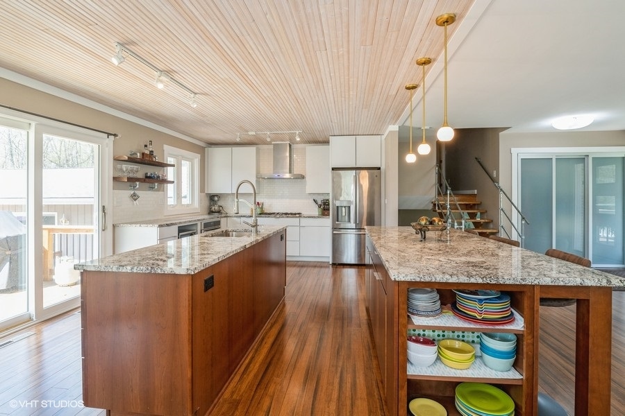 210 Brookhill Road Libertyville, IL 60048 - Photo 4 of 38