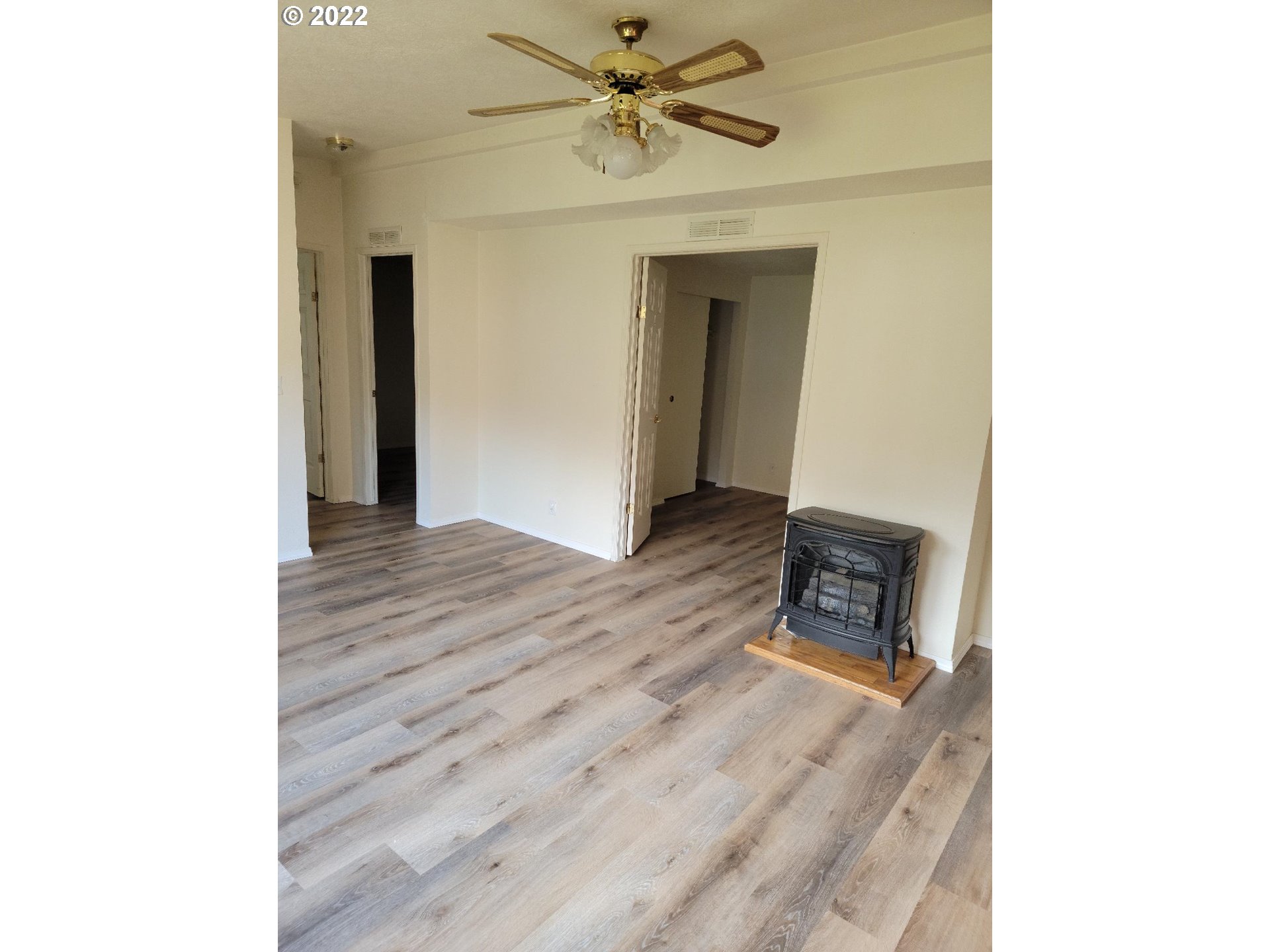 25222 East Welches Road, Unit 8 Welches, OR 97067 - Photo 7 of 31 a view of a livingroom with wooden floor and a ceiling fan