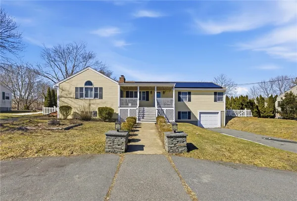 $679,000 | 52 Viking Drive, Portsmouth, RI 02871