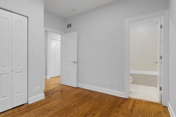 $2,295 | 2009 West Jarvis Avenue, Unit 3, Chicago, IL 60645