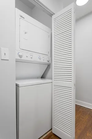 $2,295 | 2009 West Jarvis Avenue, Unit 3, Chicago, IL 60645