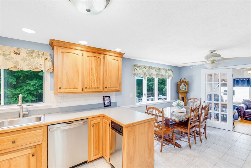 33 Farnham Road Rowley, MA 01969 - Photo 4 of 36