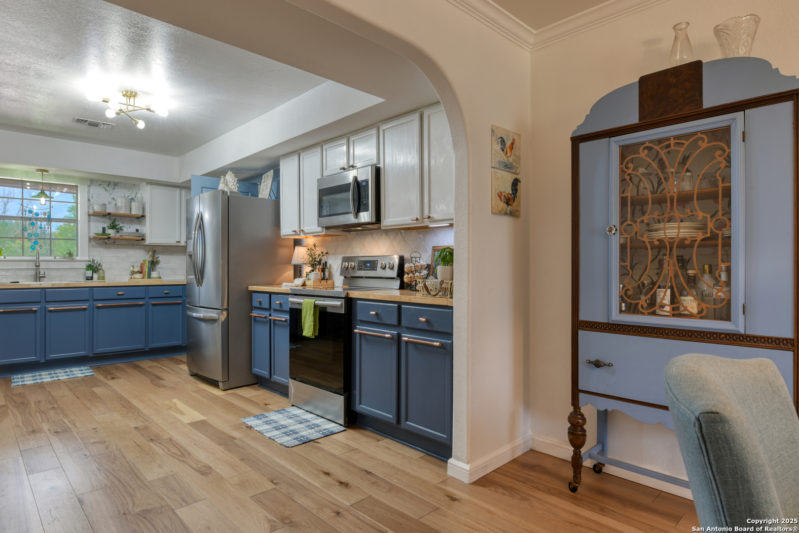 510 Rudeloff Road Seguin, TX 78155 - Photo 15 of 54 a kitchen with stainless steel appliances kitchen island granite countertop a refrigerator and a stove top oven