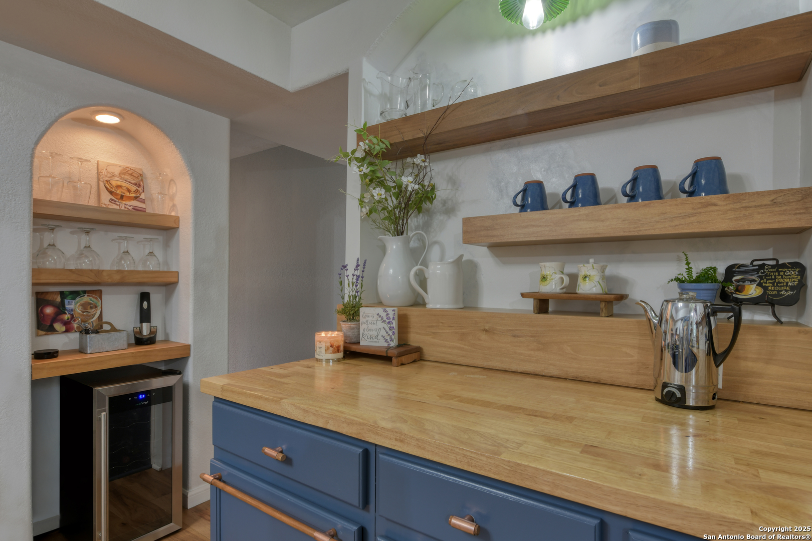 510 Rudeloff Road Seguin, TX 78155 - Photo 21 of 54 a view of living room with furniture and potted plant