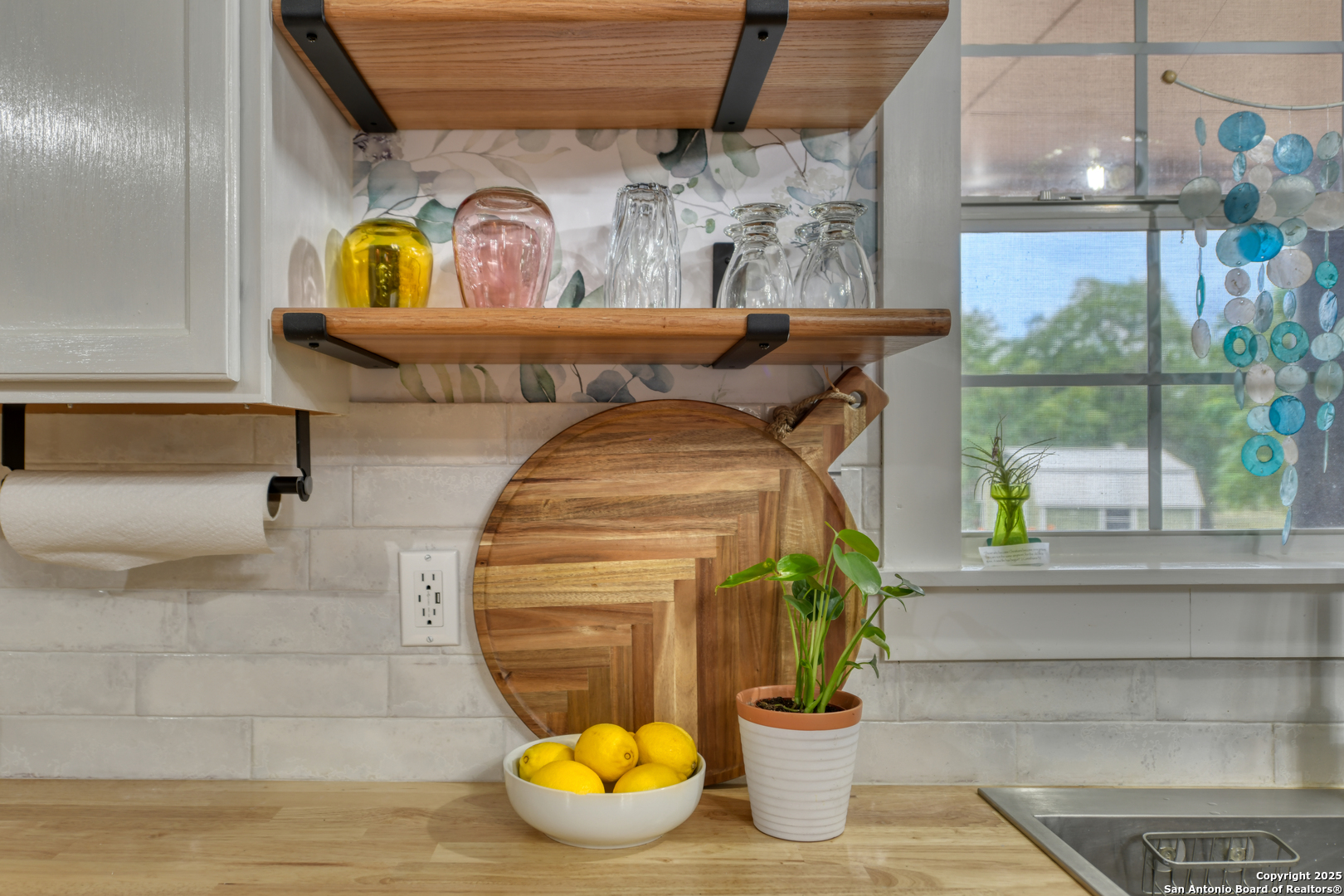 510 Rudeloff Road Seguin, TX 78155 - Photo 23 of 54 a view of entryway with wooden floor